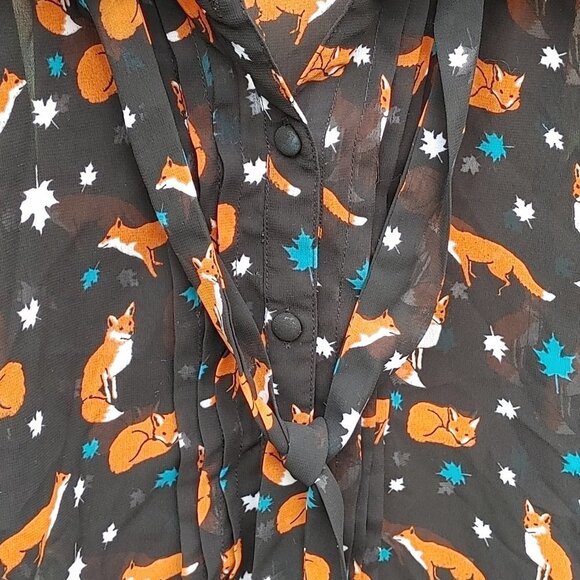 BEAUTIFUL Modcloth YUMI Fox Blouse Size Large - Picture 2 of 6